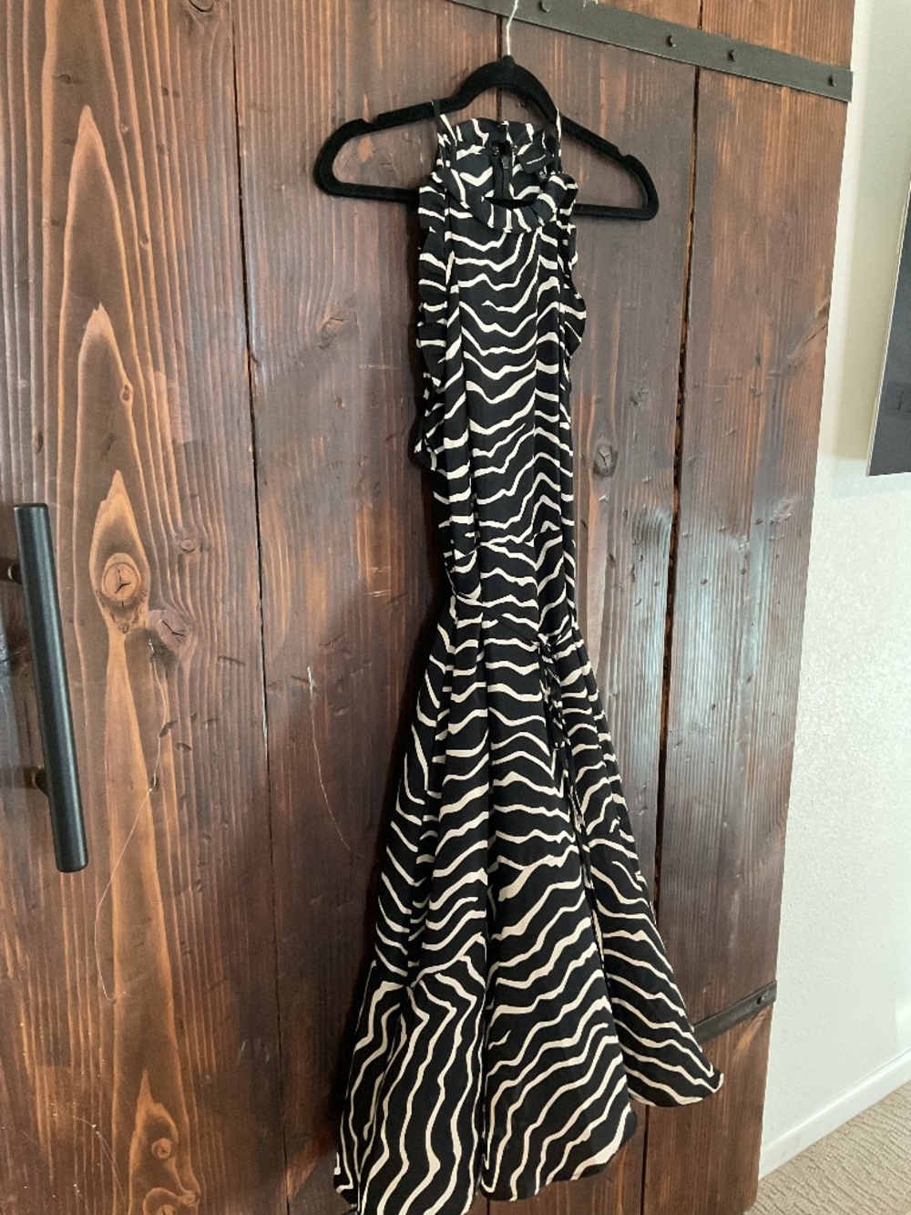 Black and white sleeveless who what wear dress medium